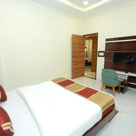 Hotel Villa Inn Ānand Екстериор снимка