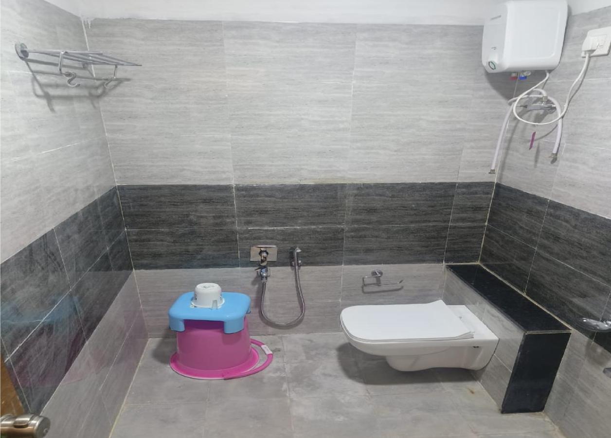 Hotel Villa Inn Ānand Екстериор снимка