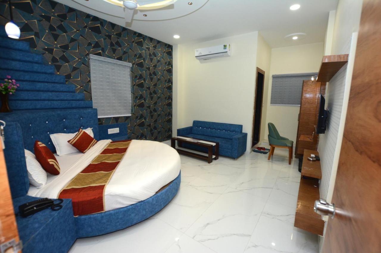 Hotel Villa Inn Ānand Екстериор снимка