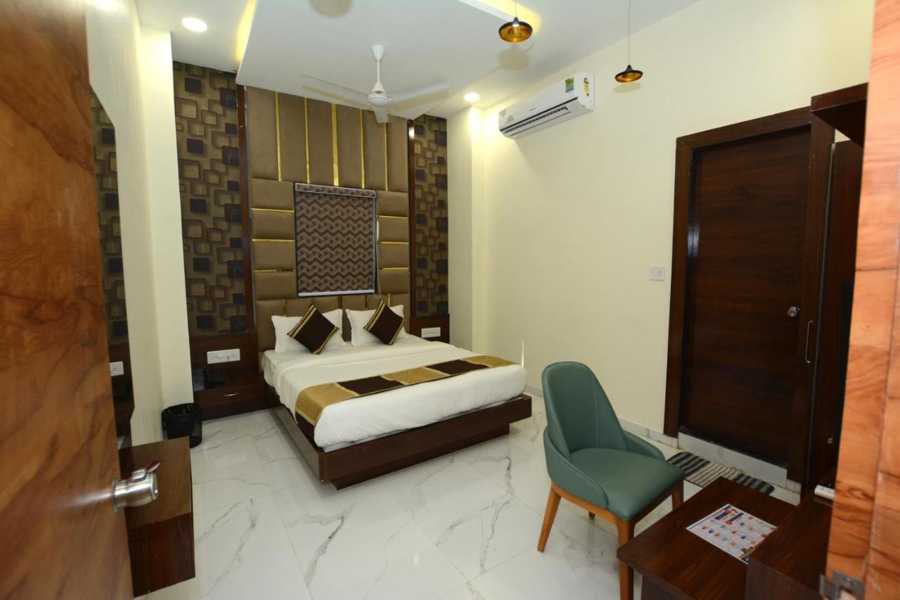 Hotel Villa Inn Ānand Екстериор снимка