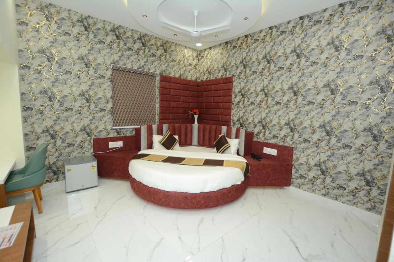 Hotel Villa Inn Ānand Екстериор снимка