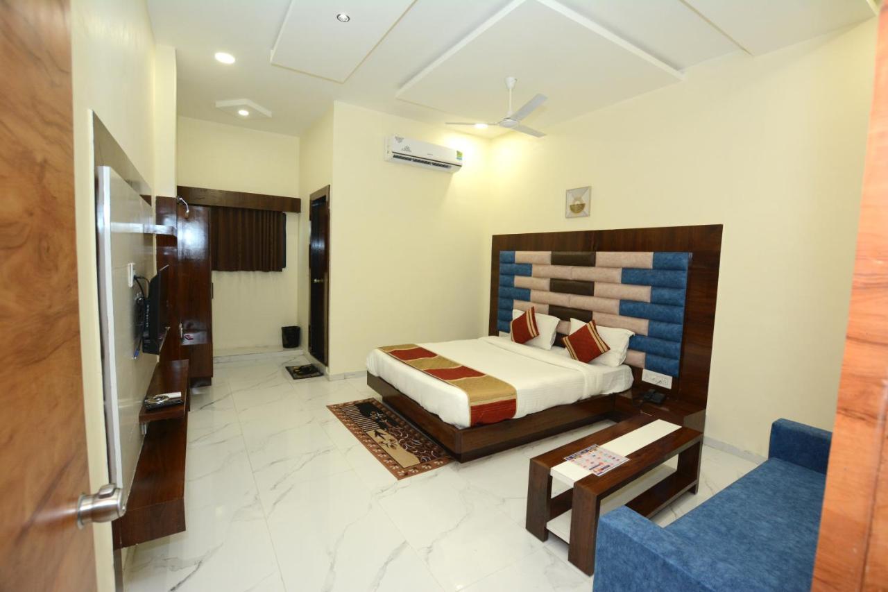 Hotel Villa Inn Ānand Екстериор снимка