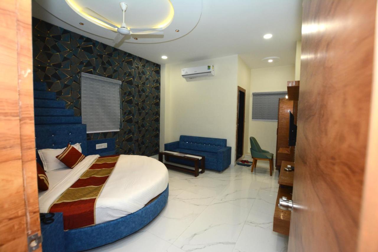 Hotel Villa Inn Ānand Екстериор снимка